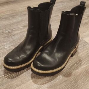 Universal Thread Black Ankle Boots with Tan Sole